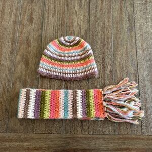 Aeropostale wool blend knit hat and scarf for women or girls.